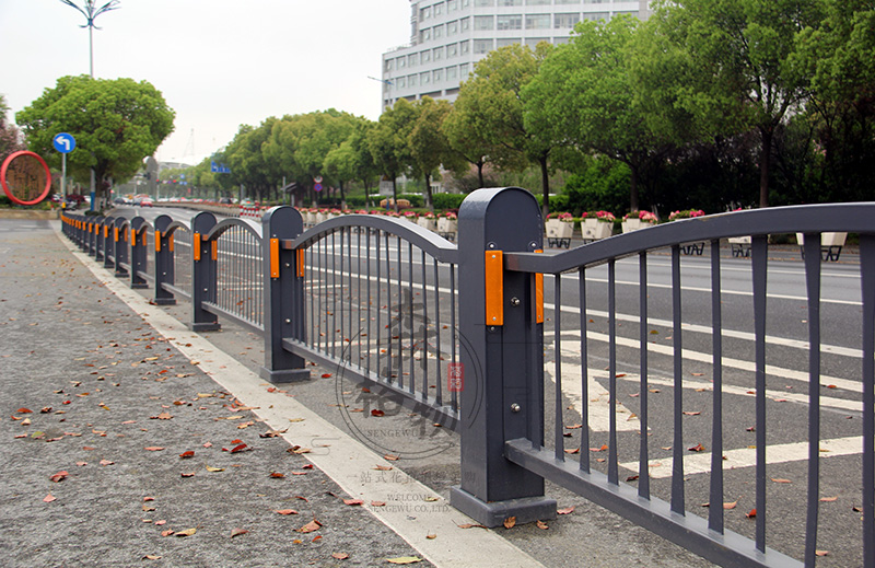 广东市政道路波形护栏方案